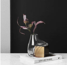 Load image into Gallery viewer, OCTAVIAN FLOWER  VASE