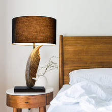 Load image into Gallery viewer, Fender Leaf-like Table Lamp