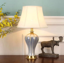 Load image into Gallery viewer, LEWA 22.5&quot; TABLE LAMP